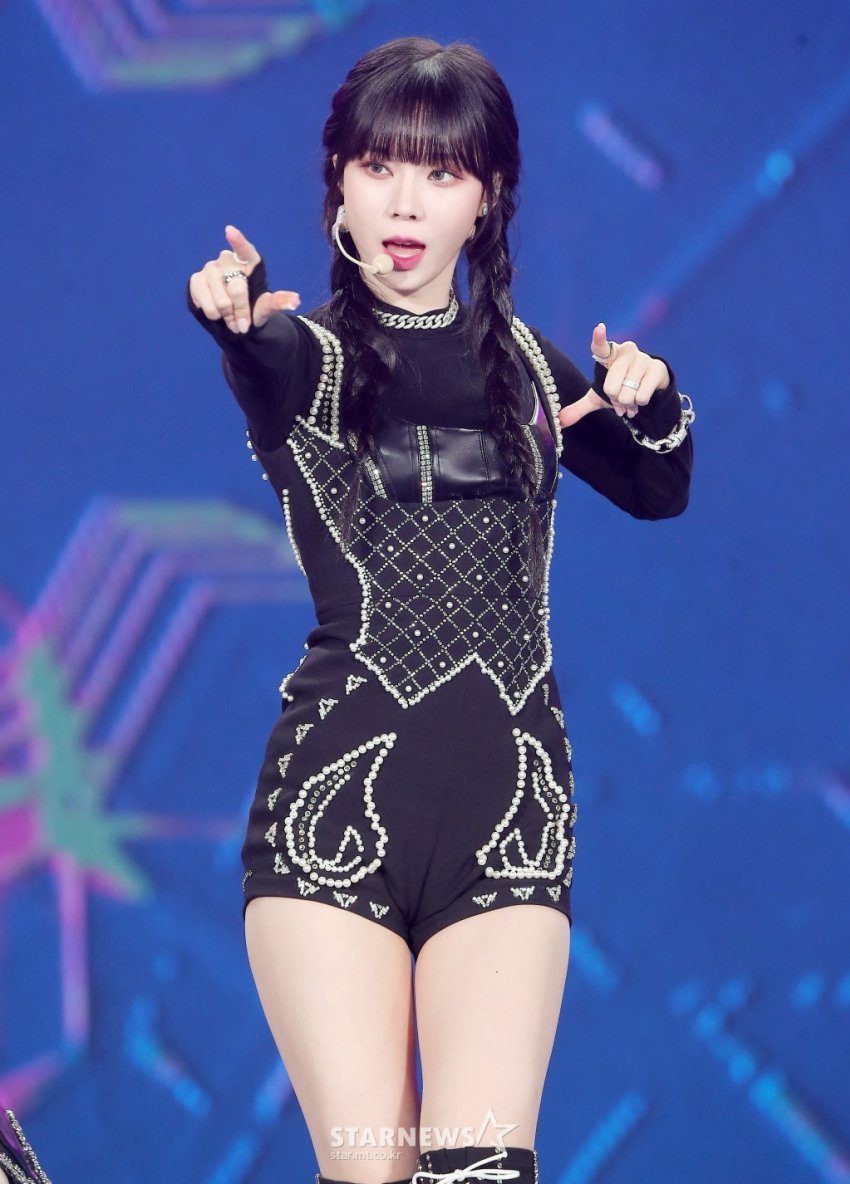 19)대형도끼 장착한 윈터 | 걸그룹연예인 | 일베저장소